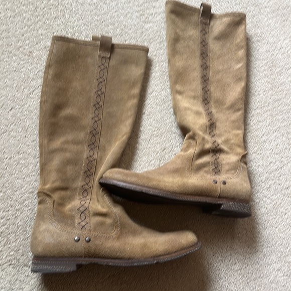 Tan suede pull on low held boots with side detailing. Putney - Picture 2 of 8